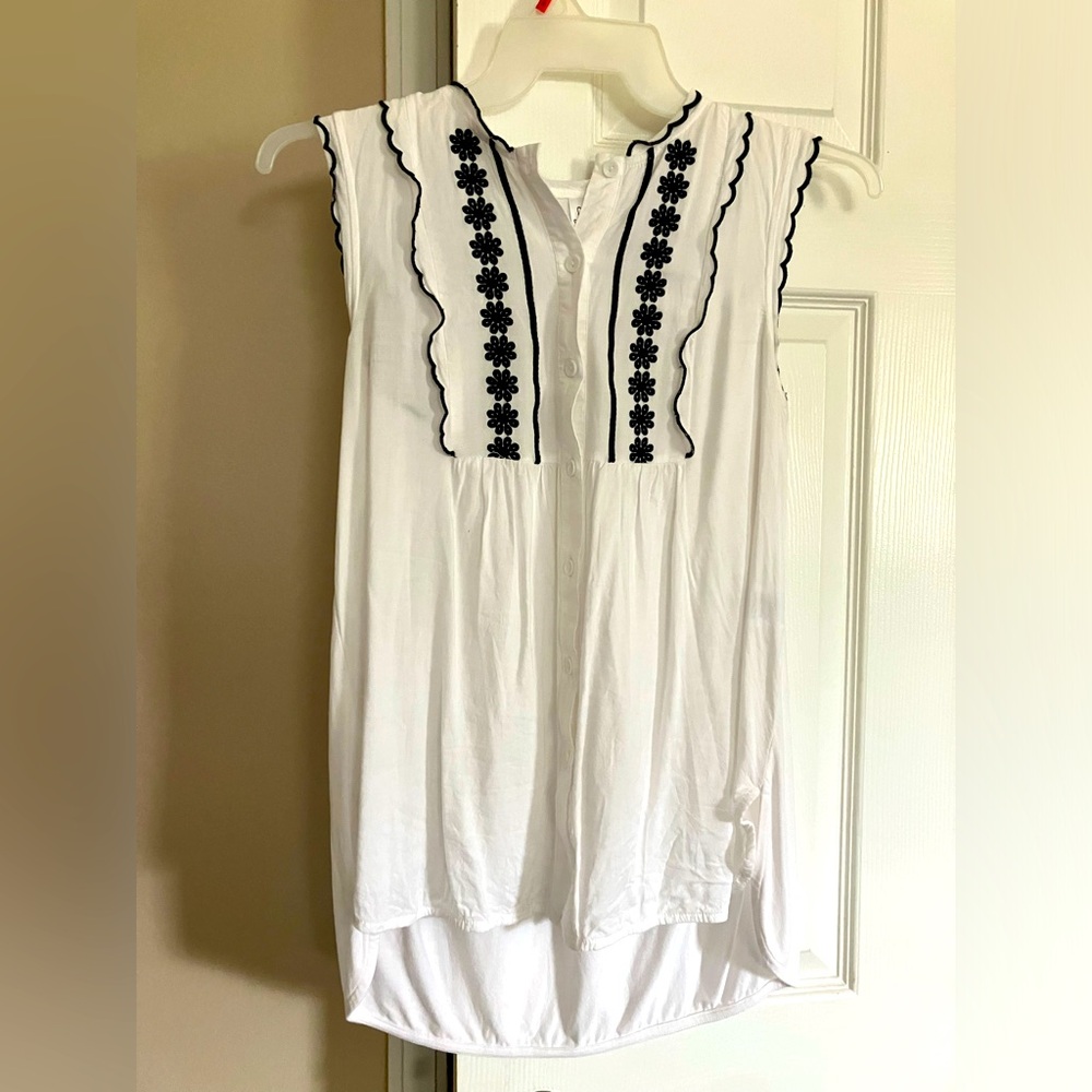 White blouse with embroidered collar